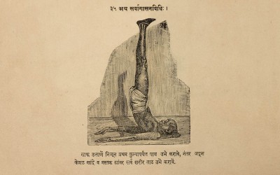 La posture sarvangasana - debout sur les épaules.