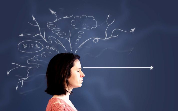 Femme qui a appris à améliorer sa concentration.