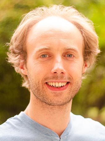 Baptiste, enseignant de yoga et de méditation.