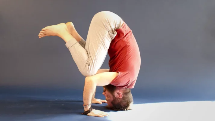 Posture du clown, enseigné lors de nos stages de week-end sur Paris.