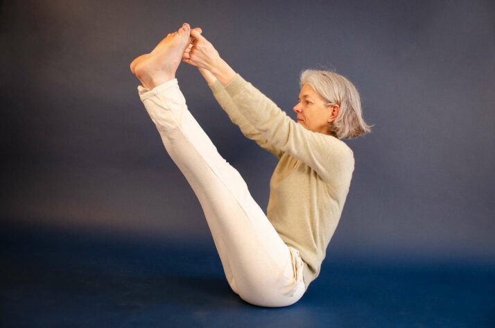 Posture de yoga qui améliore le sens d'équilibre. 