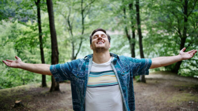 Homme qui a appris à respirer.