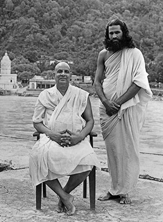 Swami Sivananda et Swami Satchidananda.