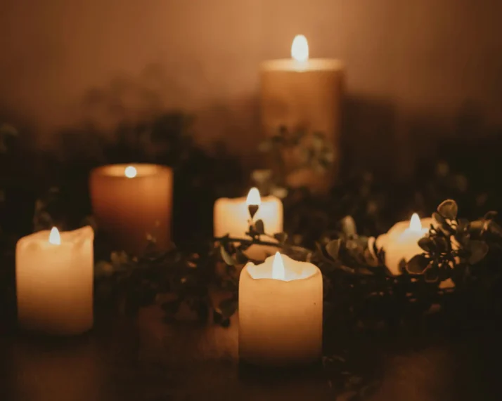 Bougies pour un rituel intime.