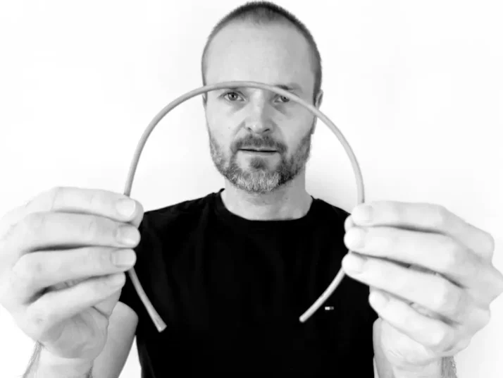 Un cathéter pour sutra neti.